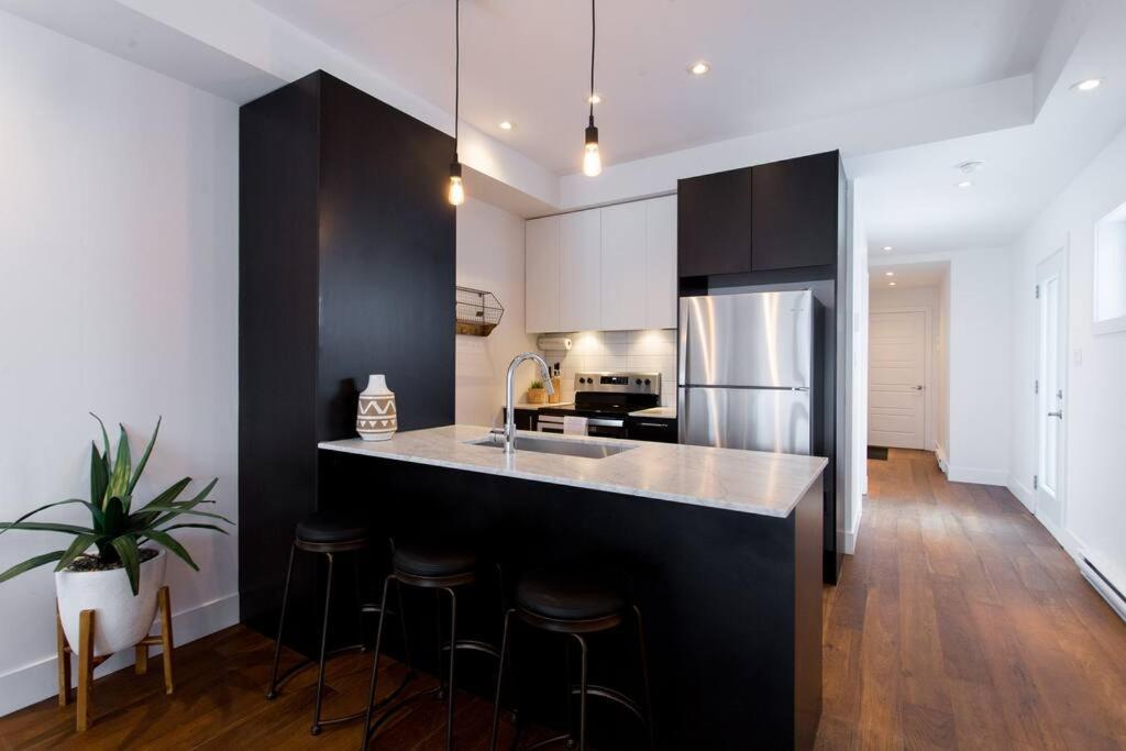 Sleek Condo In The Heart Of Little Italy By Den Stays Montreal Ngoại thất bức ảnh