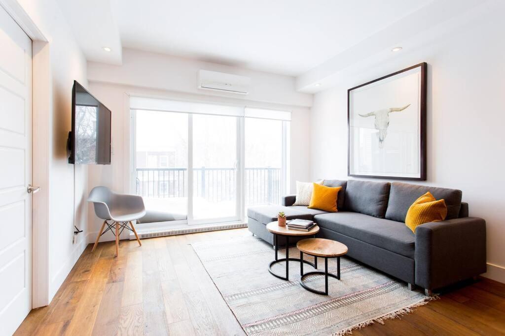 Sleek Condo In The Heart Of Little Italy By Den Stays Montreal Ngoại thất bức ảnh