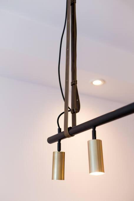 Sleek Condo In The Heart Of Little Italy By Den Stays Montreal Ngoại thất bức ảnh